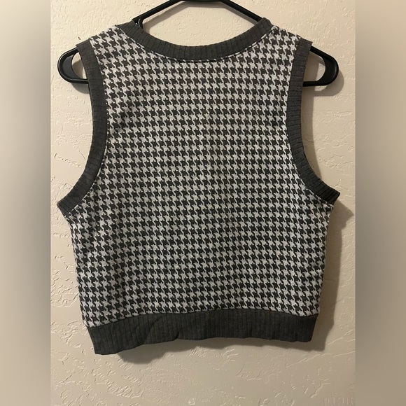 Mixed threads black and white houdstooth Sweater Vest - Picture 4 of 5